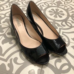 Black patent leather pumps